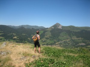 Welcoming english speakers on hikes with a guide in France Cantal Auvergne volcanoes Salers cheese